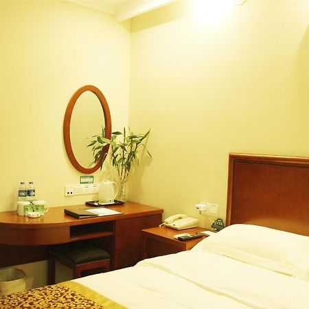 Greentree Inn Zhejiang Jiaxing West Zhongshan Road Vintage Car Building Express Hotel Екстер'єр фото