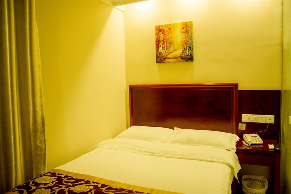 Greentree Inn Zhejiang Jiaxing West Zhongshan Road Vintage Car Building Express Hotel Екстер'єр фото