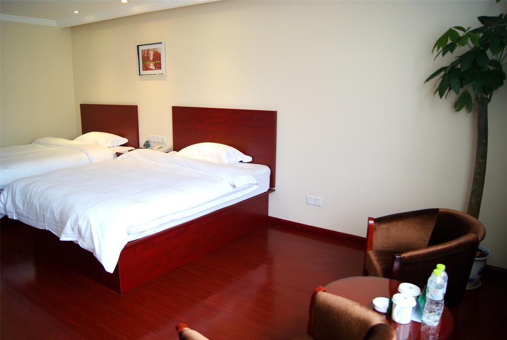 Greentree Inn Zhejiang Jiaxing West Zhongshan Road Vintage Car Building Express Hotel Екстер'єр фото