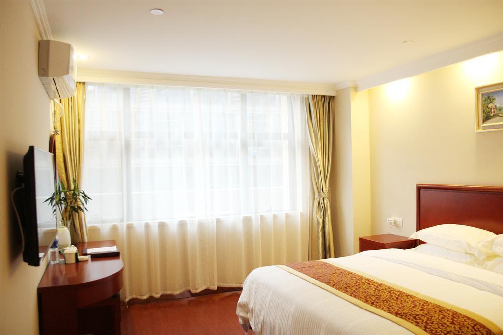 Greentree Inn Zhejiang Jiaxing West Zhongshan Road Vintage Car Building Express Hotel Екстер'єр фото
